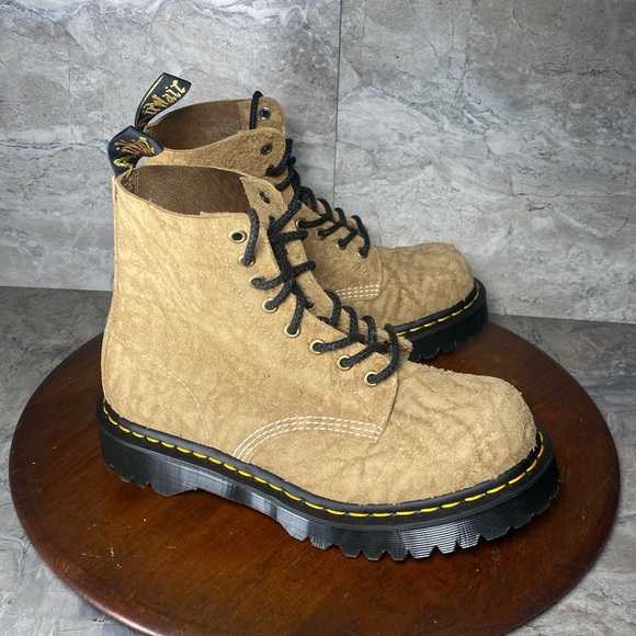 Dr. Martens 1460 Pascal Made in England Emboss Suede Boots - Size: 7 - Picture 3 of 7